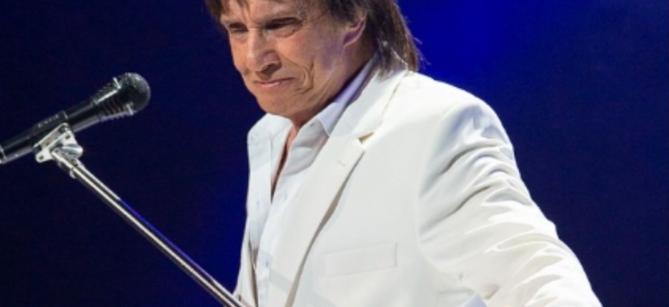 Cadillac de Roberto Carlos perde o freio em grava��o e cantor � levado ao hospital em Gramado