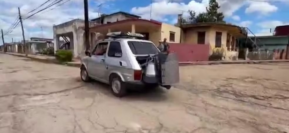 Carro movido a carv�o vira s�mbolo de improviso de cubanos para lidar com falta de combust�vel no pa�s em crise