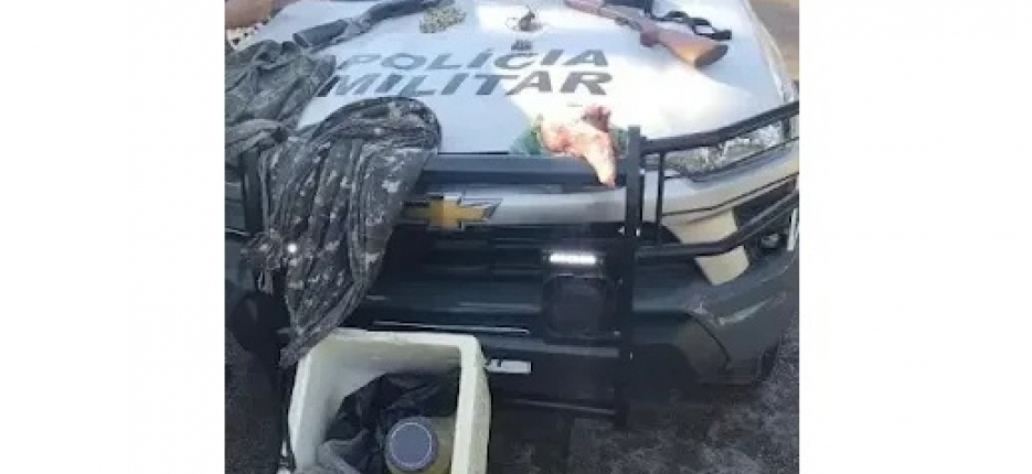 Policia Ambiental apreende arsenal, O carne de ca�a e palmito ilegal em Eldorado no Vale do Ribeira
